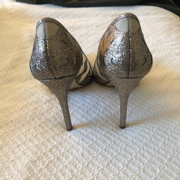 Jessica Simpson Liereena 2 Mesh Pointed Toe Cutout Pumps - Picture 2 of 8